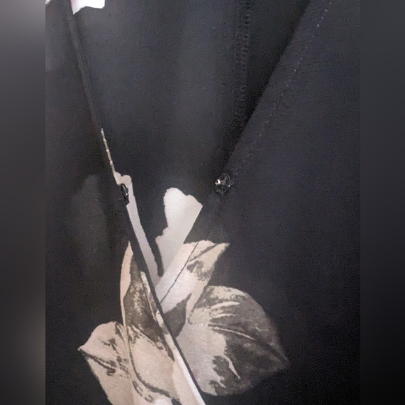 Dynamite - M - Black floral wrap dress - Picture 4 of 5